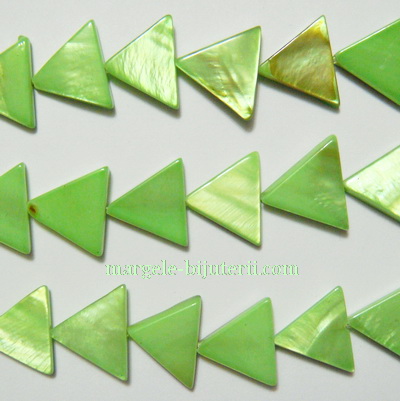Margele sidef, colorat verde deschis, triunghi 14x16x3mm