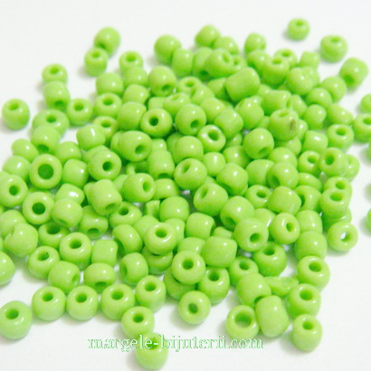 Margele nisip verde fistic, opace, sidefate, 4mm
