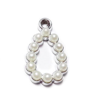 Pandantiv plastic argintiu cu perle plastic crem 3mm, 24x14x4.5mm