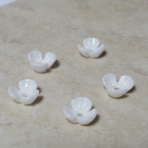 Flori plastic alb, sidefate, 6x6x2.5mm