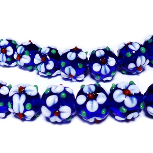 Margele sticla, lampwork, albastre cu flori albe, 11~12x11~12x10mm