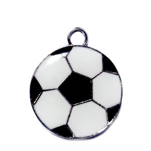 Pandantiv metalic, emailat alb cu negru, minge de fotbal, 24x20x2.5mm