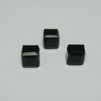 Margele sticla negre, cubice cu muchii tesite, 5.5x5.5mm