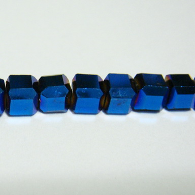 Margele sticla albastre-metalizate, cubice cu muchii tesite, 4mm
