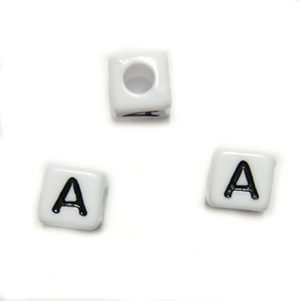 Margele alfabet, plastic alb, cubice 7x7x7mm, litera A