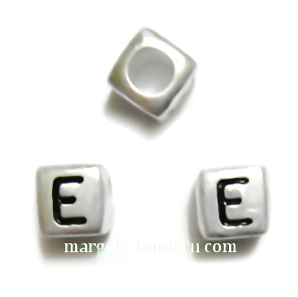 Margele alfabet, plastic argintiu, cubice 6x6x6mm, litera E