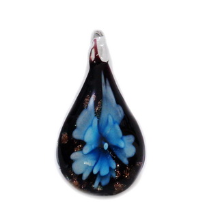Pandantiv Murano negru cu floare bleu, lacrima 30x18x8mm