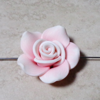 Margele polymer, floare alba cu roz deschis, 28~30x14~17mm