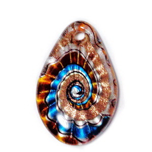 Pandantiv Murano, maro cu spirale maro, albastre, argintii si glitter auriu, 57x16~35mm