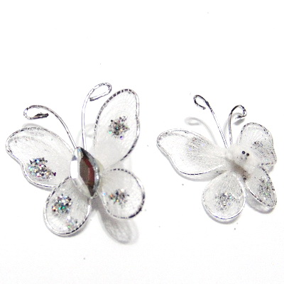 Fluturasi organza albi cu glitter, pe sarma modelaj, 24x24mm 