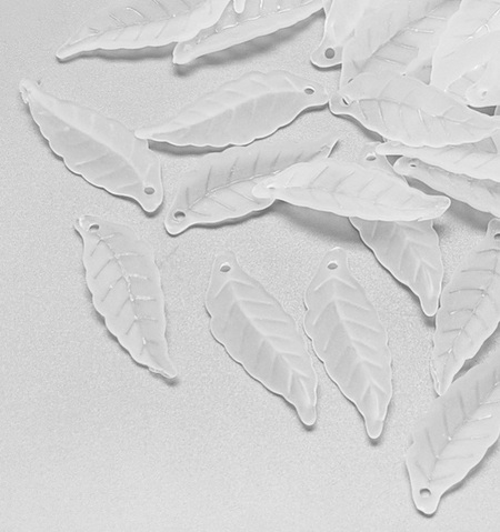 Frunza acrilica, frosted, alba, 26x10x1.5mm