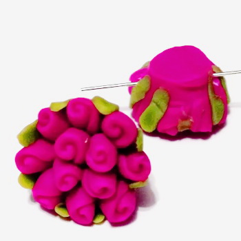 Margele polymer, floricele fucsia, 13~17x9~12mm