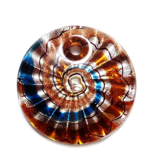 Pandantiv Murano, cu desen spirale, maro cu turcoaz, cu glitter auriu si argintiu, 45x10mm