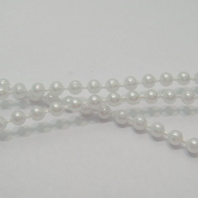 Margele plastic albe, 3mm, insiruite pe ata