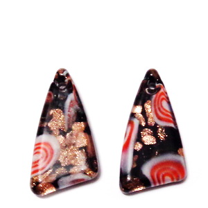 Pandantiv Murano, triunghiular, negru cu rosu, alb si auriu, 3~14x26x3.5mm