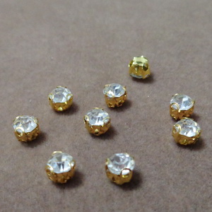 Margele montee rhinestone, sticla transparenta pe baza aurie, 4x4x4mm 1 buc