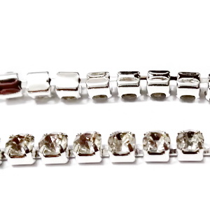 Lant argintiu cu montee rhinestone, insiruite, sticla transparenta pe baza argintie, 4x4x4mm