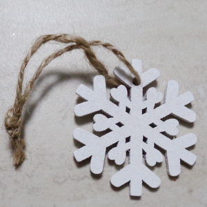 Ornament brad din lemn, fulg alb, 48x48x3mm 1 buc