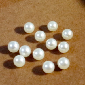 Perle plastic 6mm, FARA ORIFICIU, albe-5.2gr(cca 50 buc) 1 buc