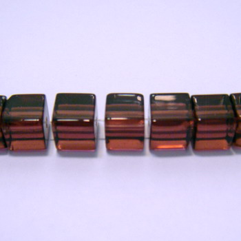 Margele sticla cubice mov 8x8mm