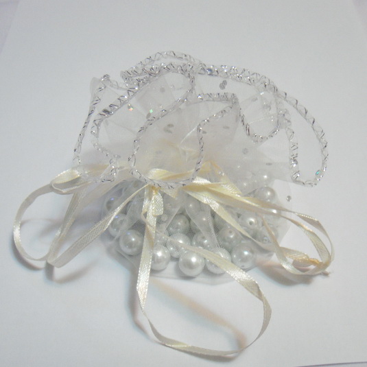 Saculet organza crem cu picatele, diametru 26 cm