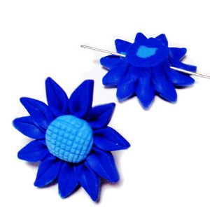Margele polymer, floare albastra cu bleu, 30x12mm