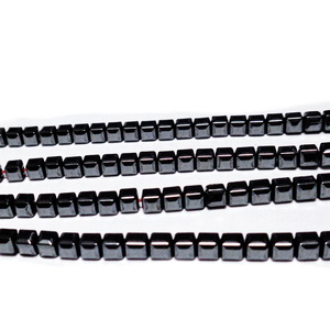Hematit negru, cubic cu muchiile tesite, 3x3x3mm 1 buc