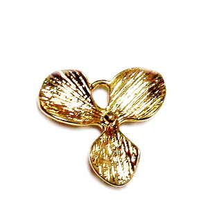 Pandantiv metalic placat cu aur, floare 16.5x18x3.5mm