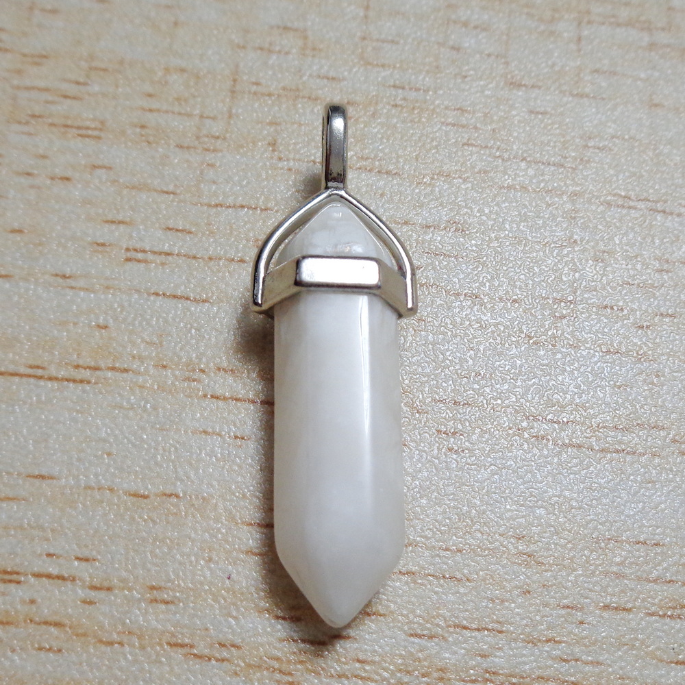 Pandantiv howlit alb, 38x8mm cu agatatoare argintiu inchis 1 buc