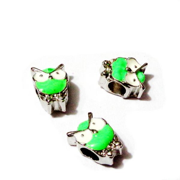 Margele tip Pandora, metalice, emailate, albe cu verde, bufnita 12x9x8mm 