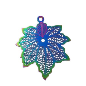 Pandantiv otel inoxidabil 201, IP(placat cu ioni), multicolor, frunza 32x27x0.3mm
 1 buc