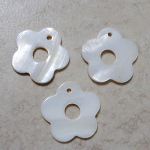 Pandantiv sidef, floare  19~20x20~21x2mm