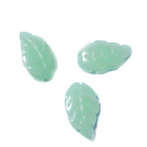 Pandantiv sticla, imitatie jad verde deschis, frunza 18x10x2.9mm 1 buc