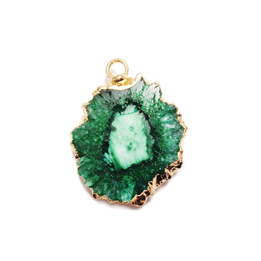 Pandantiv druzy agate verde, electroplacat cu auriu pe margine, 24x21x5mm 1 buc