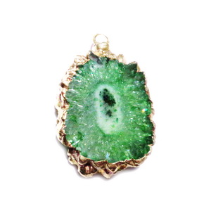 Pandantiv druzy agate verde, electroplacat cu auriu pe margine, 27x20x5mm