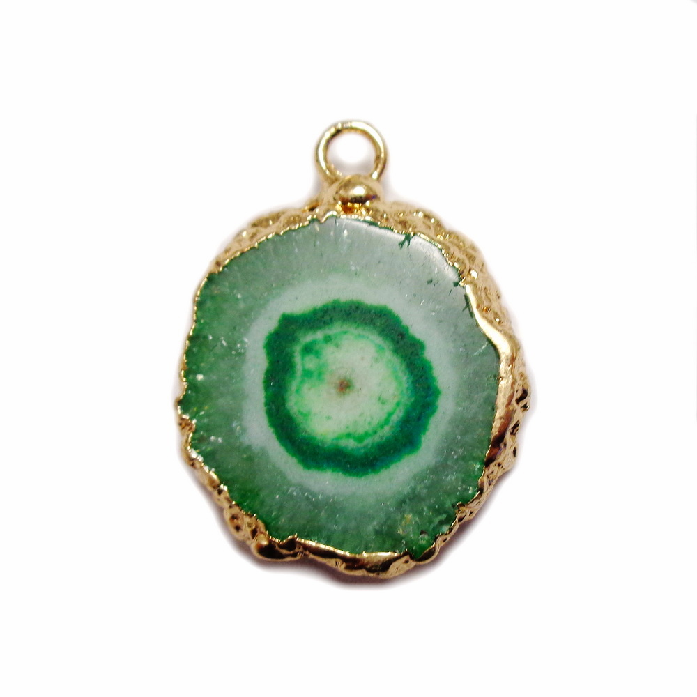Pandantiv druzy agate verde, electroplacat cu auriu pe margine, 26x21x5mm 1 buc