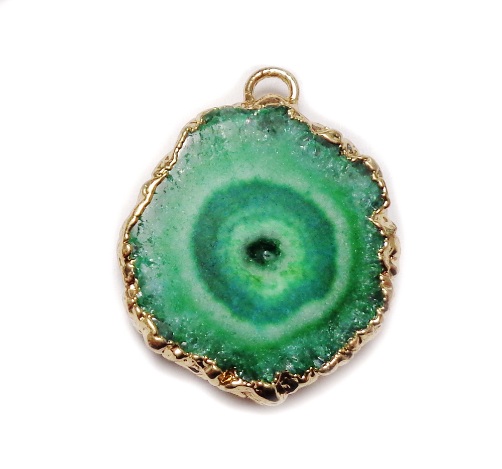 Pandantiv druzy agate verde, electroplacat cu auriu pe margine, 31x23x5mm 1 buc