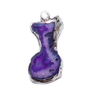 Pandantiv druzy agate, violet cu argintiu pe margine, 34x14x6mm 1 buc