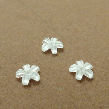 Cabochon rasina epoxidica, cu glitter, floare alba 7x7x1.5mm 10 buc