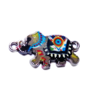 Pandantiv metalic emailat, argintiu cu maro-multicolor, elefant 14x26x2mm 1 buc