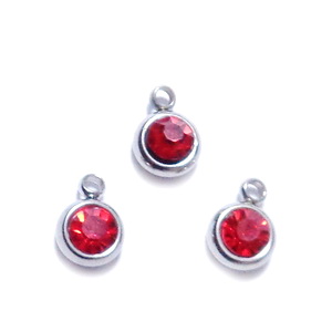 Pandantiv otel inoxidabil cu rhinestone rosu, 8.5x6x3mm 1 buc