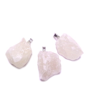 Pandantiv cuart roz, nuggets, forma neregulata, 25~31x20~25x14~20mm 1 buc