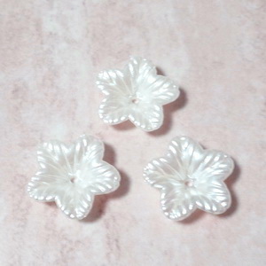 Margele plastic crem ABS, imitatie perle, floare 18x5mm 1 buc