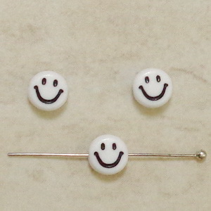 Margele plastic albe cu fata smile,  7x3.5mm