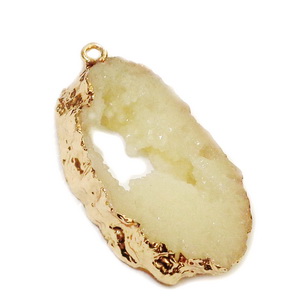 Pandantiv rasina, imitatie druzy agate crem, cu auriu,  39x22x6mm