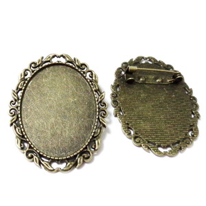Baza cabochon, culoare bronz, brosa 33X30mm, interior 25X18mm 1 buc