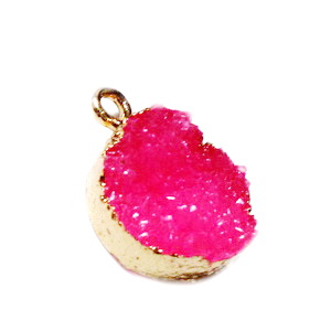 Pandantiv rasina, imitatie druzy agate fucsia, cu auriu, 18x14x6 mm