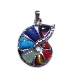 Pandantiv chakra, argintiu inchis, melc cu pietre semipretioase, 45x28x5mm