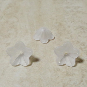 Flori acrilice, frosted, albe, 12x12x6mm 1 buc