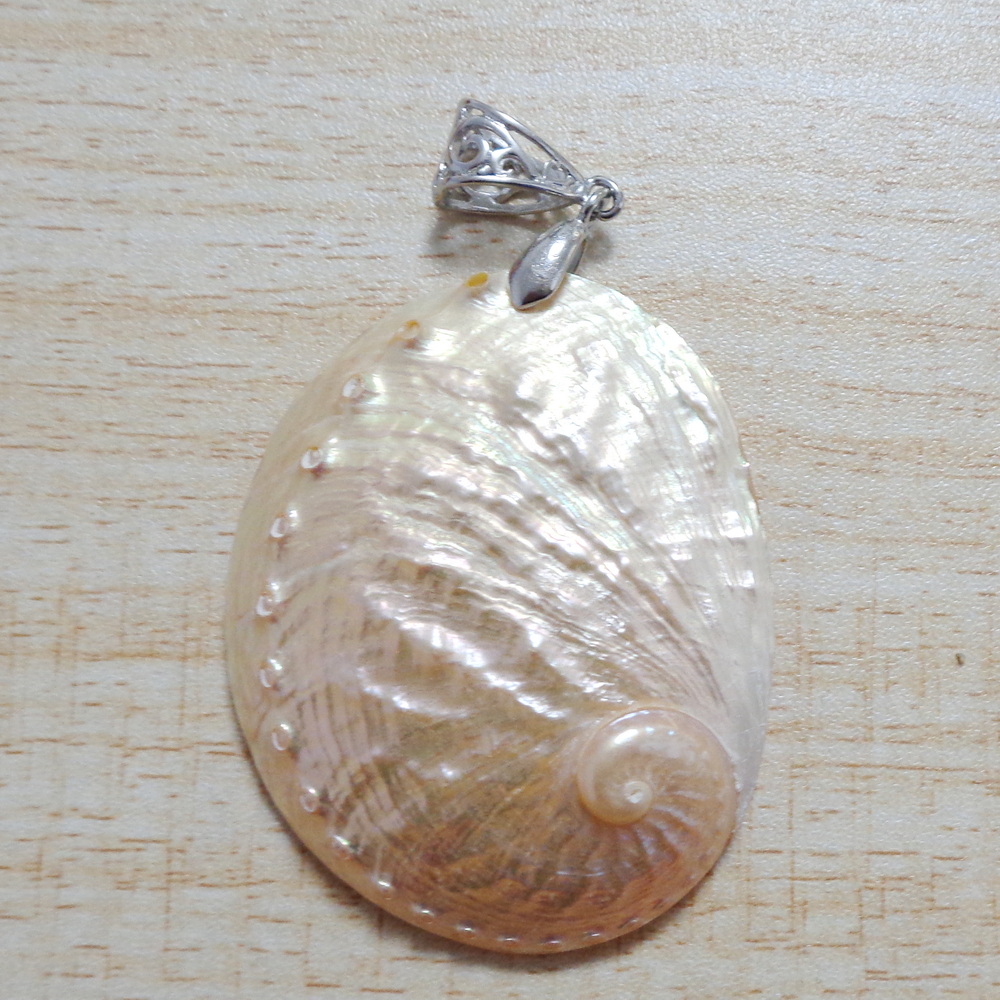 Pandantiv scoica crem, 82x45x12mm 1 buc